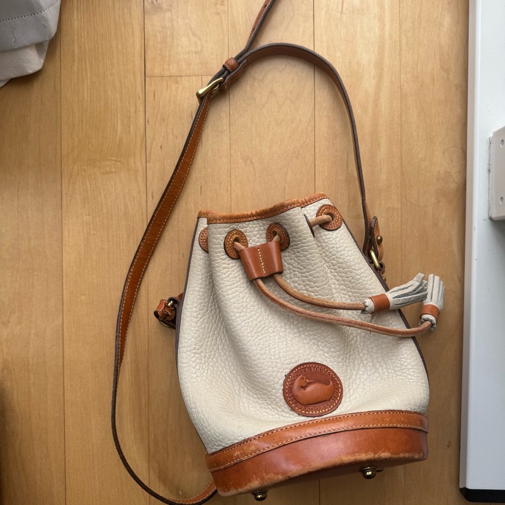 Vintage Dooney & Bourke Cream and Tan Leather Bucket Bag